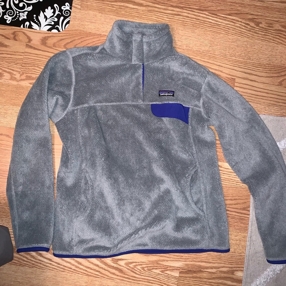 Patagonia snap fleece pullover. Grey and Purple. Size Large. Only worn twice!